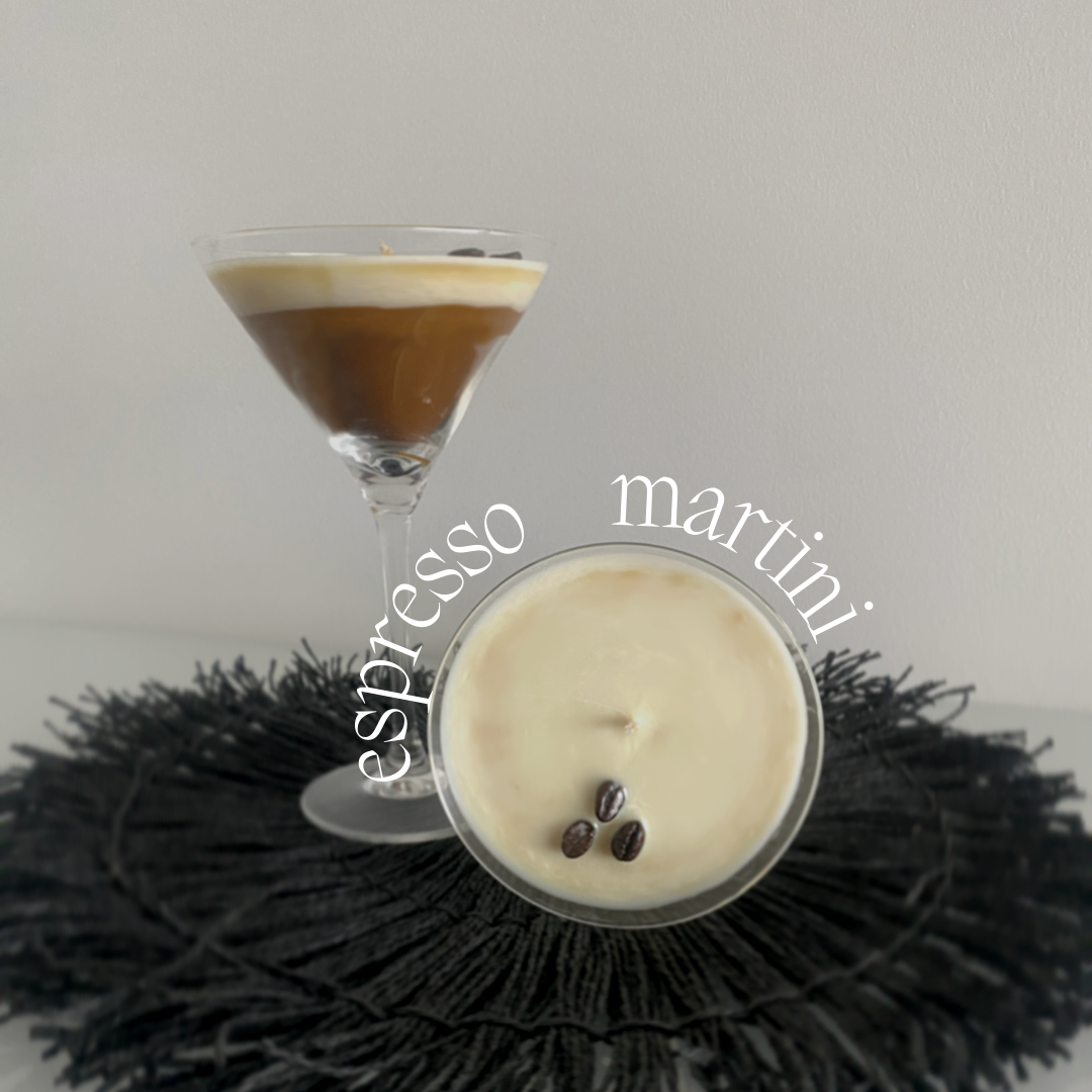 Handgemaakte Espresso Martini geurkaars in stijlvolle martini glazen