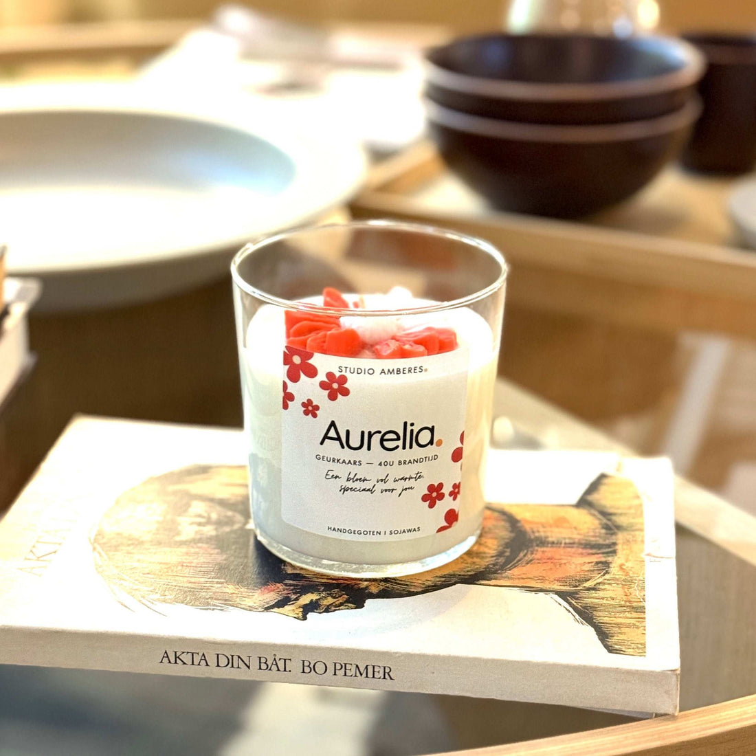 handgemaakte sojawas geurkaars Aurelia met waxbloemen